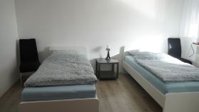 Schlafzimmer unten.JPG